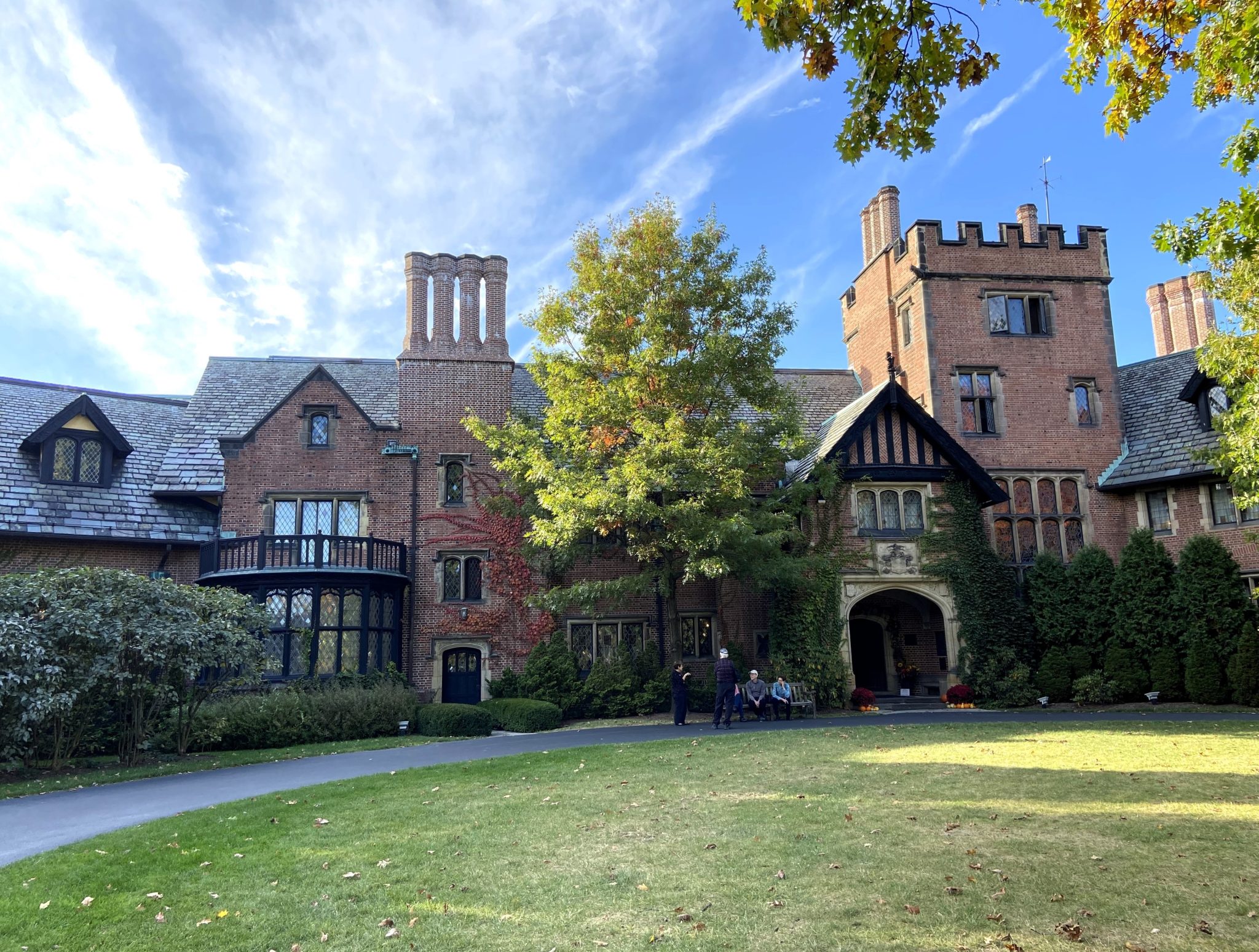 700 Volunteers, 65 Rooms, Glorious Gardens Akron Ohio’s Stan Hywet